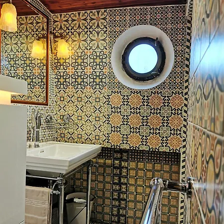ספינת מלון Art Deco Houseboat On Super Location *