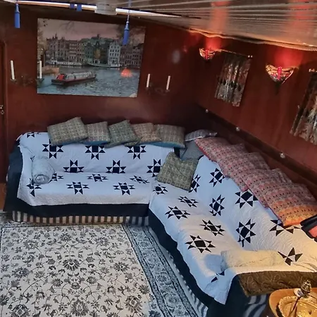 Art Deco Houseboat On Super Location ספינת מלון *