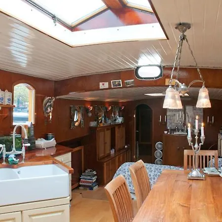 Art Deco Houseboat On Super Location