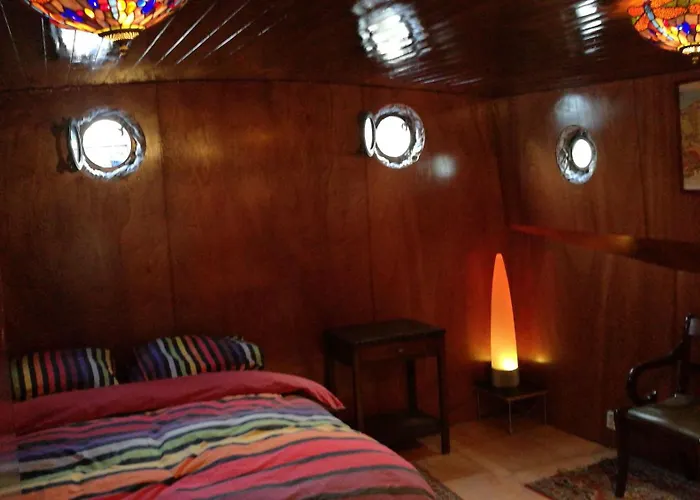 Art Deco Houseboat On Super Location Båthotell Amsterdam