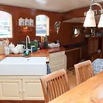 Art Deco Houseboat On Super Location Ботель Амстердам